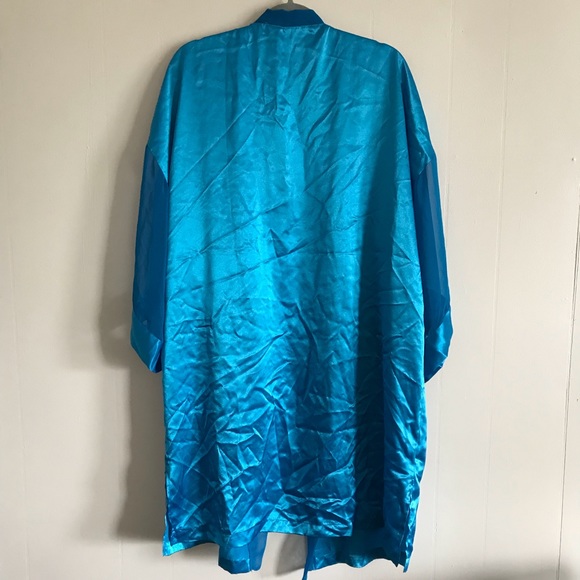 Silky Polyester kimono - Picture 4 of 7